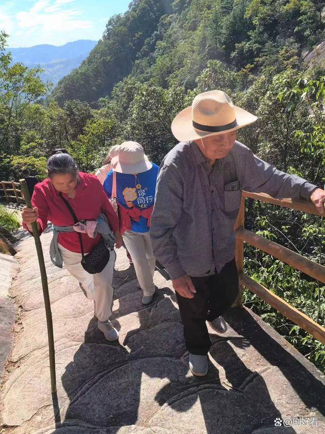 山之旅：健康秘诀大揭秘麻将胡了93岁余大爷登